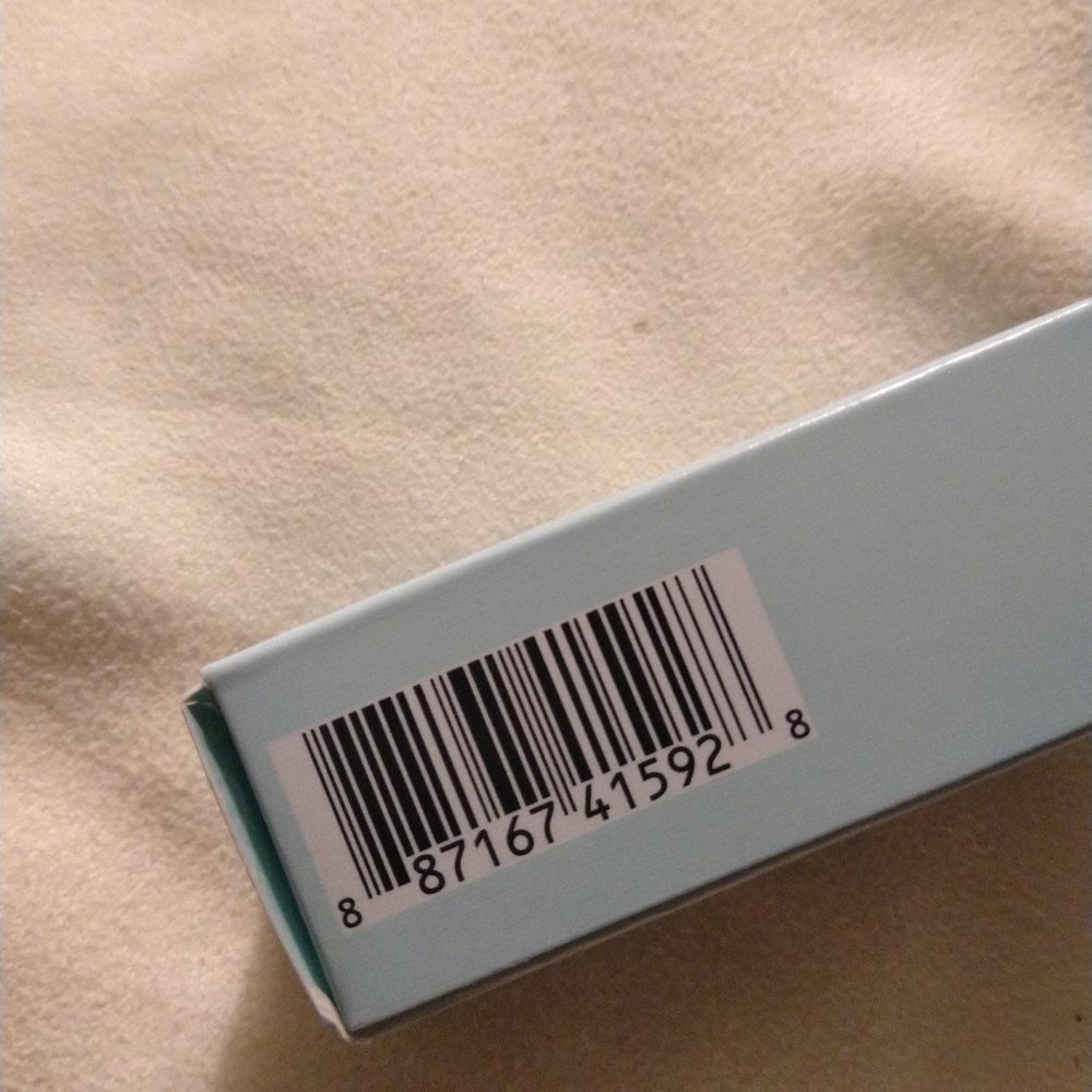 Estee Lauder Sample - Picture 6 of 6